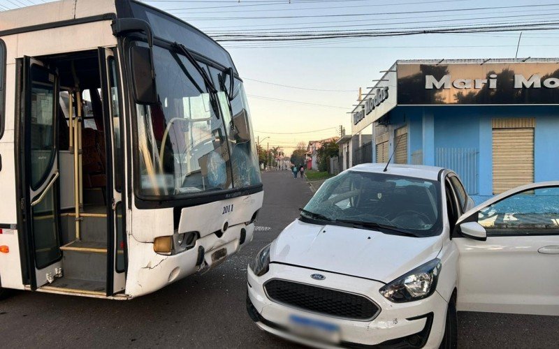 Ônibus com 30 passageiros se envolve em acidente em Novo Hamburgo | abc+