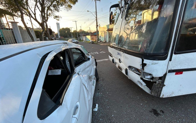 Ônibus com 30 passageiros se envolve em acidente em Novo Hamburgo | abc+