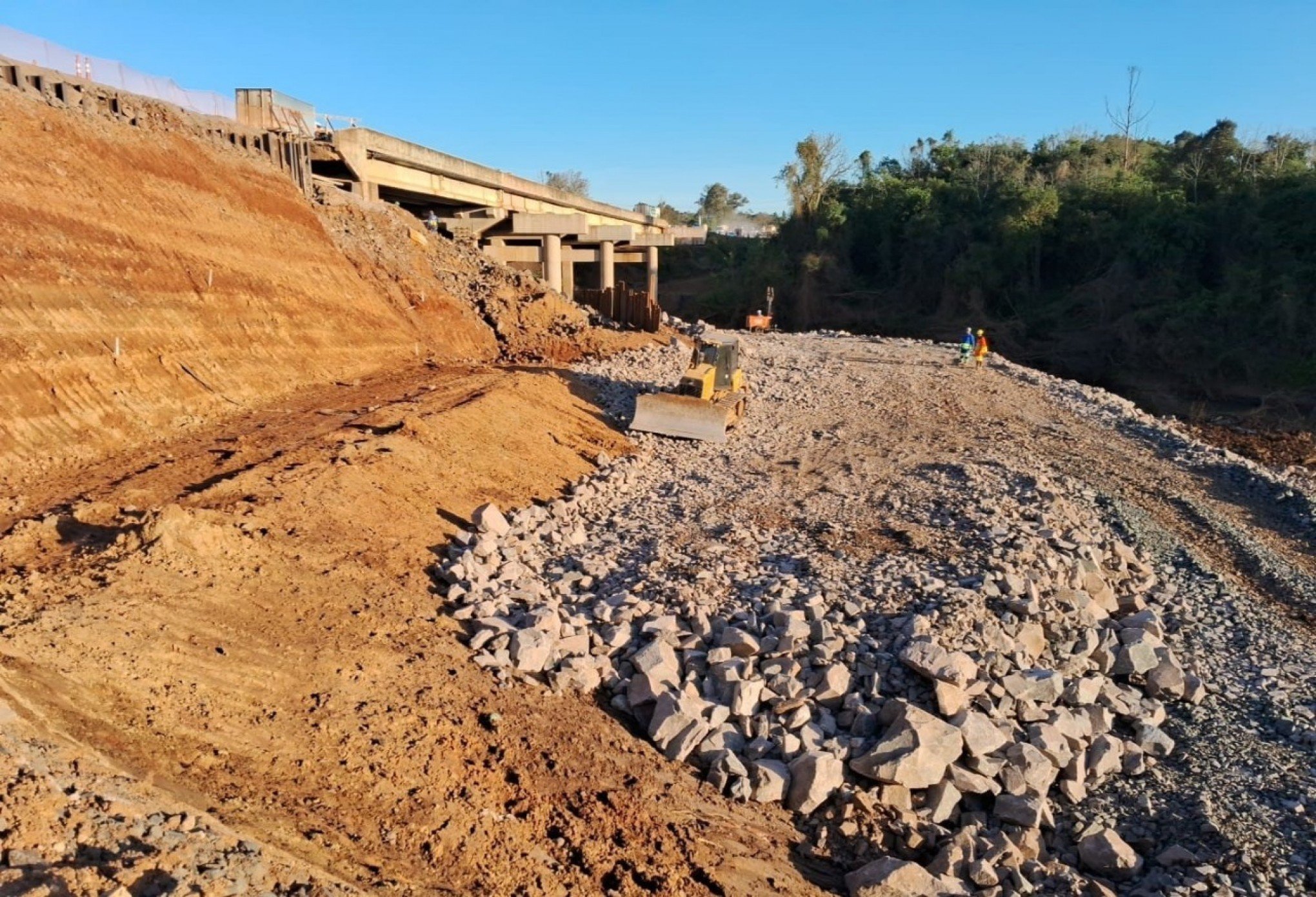 BR-386: Ponte danificada pela chuva vai precisar de reforço na estrutura e trânsito segue afetado na rodovia