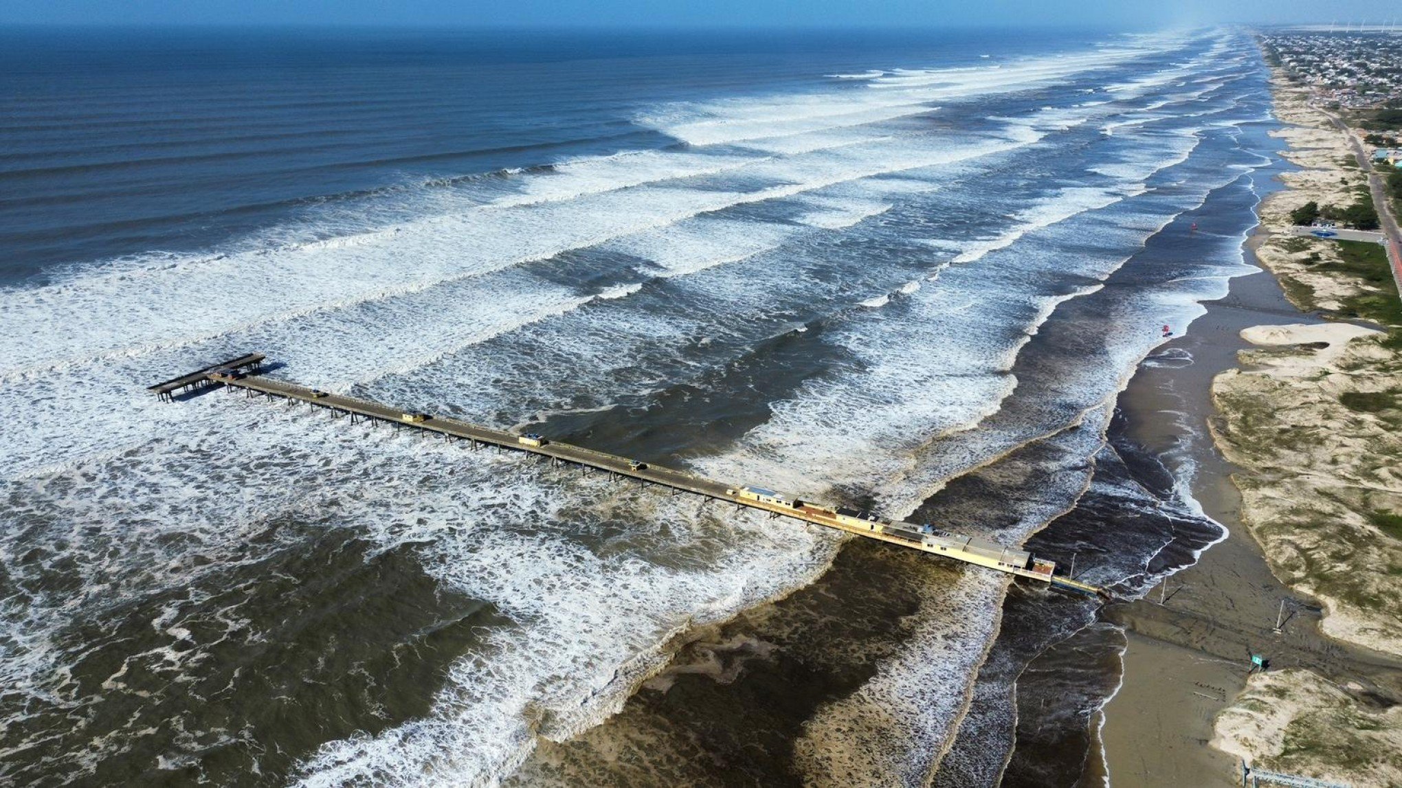 Ressaca marítima atingiu Tramandaí nesta terça-feira  | abc+