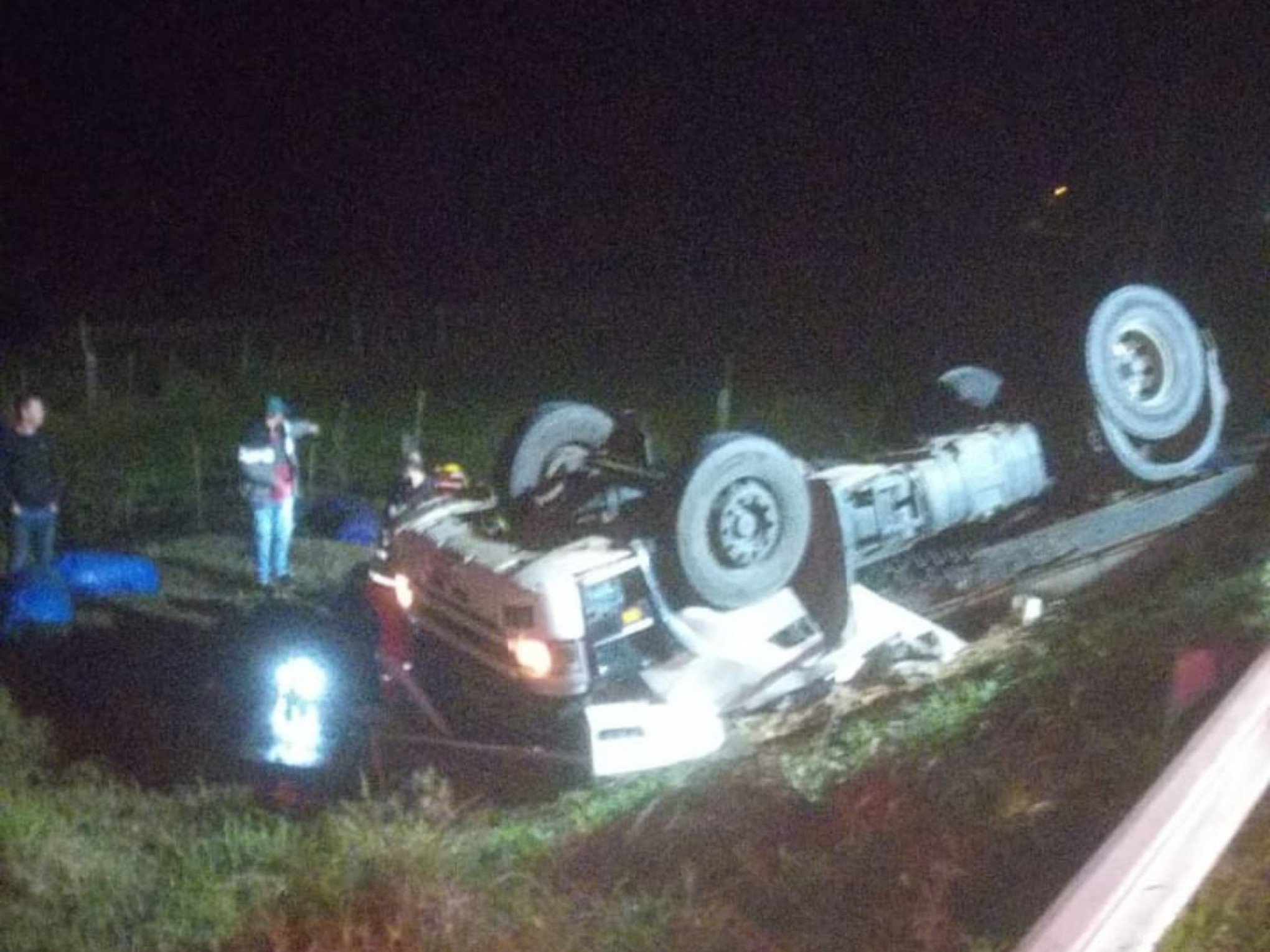 TRÂNSITO: Caminhão capota e motorista morre em rodovia de Santo Antônio da Patrulha