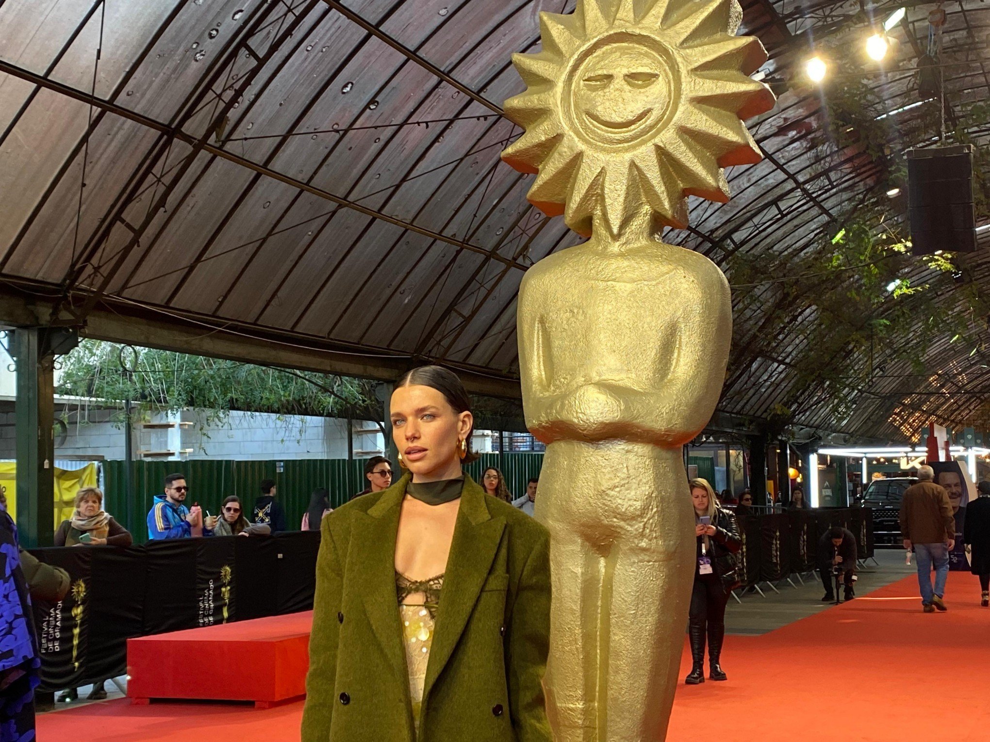 FESTIVAL DE CINEMA: Quarta-feira tem homenagem, tapete vermelho e calçada da fama em Gramado