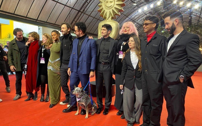 Cadelinha Texas e o elenco da Barba Ensopada de Sangue no Festival de Cinema