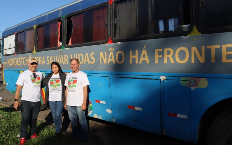 Com ônibus do projeto, voluntários do Nordestchê estiveram em São Leopoldo para entregar doações