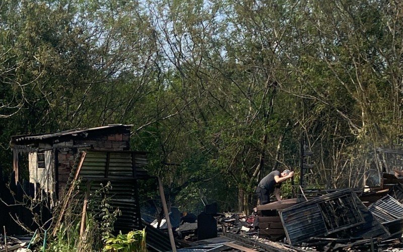 Incêndio destrói casa em Novo Hamburgo