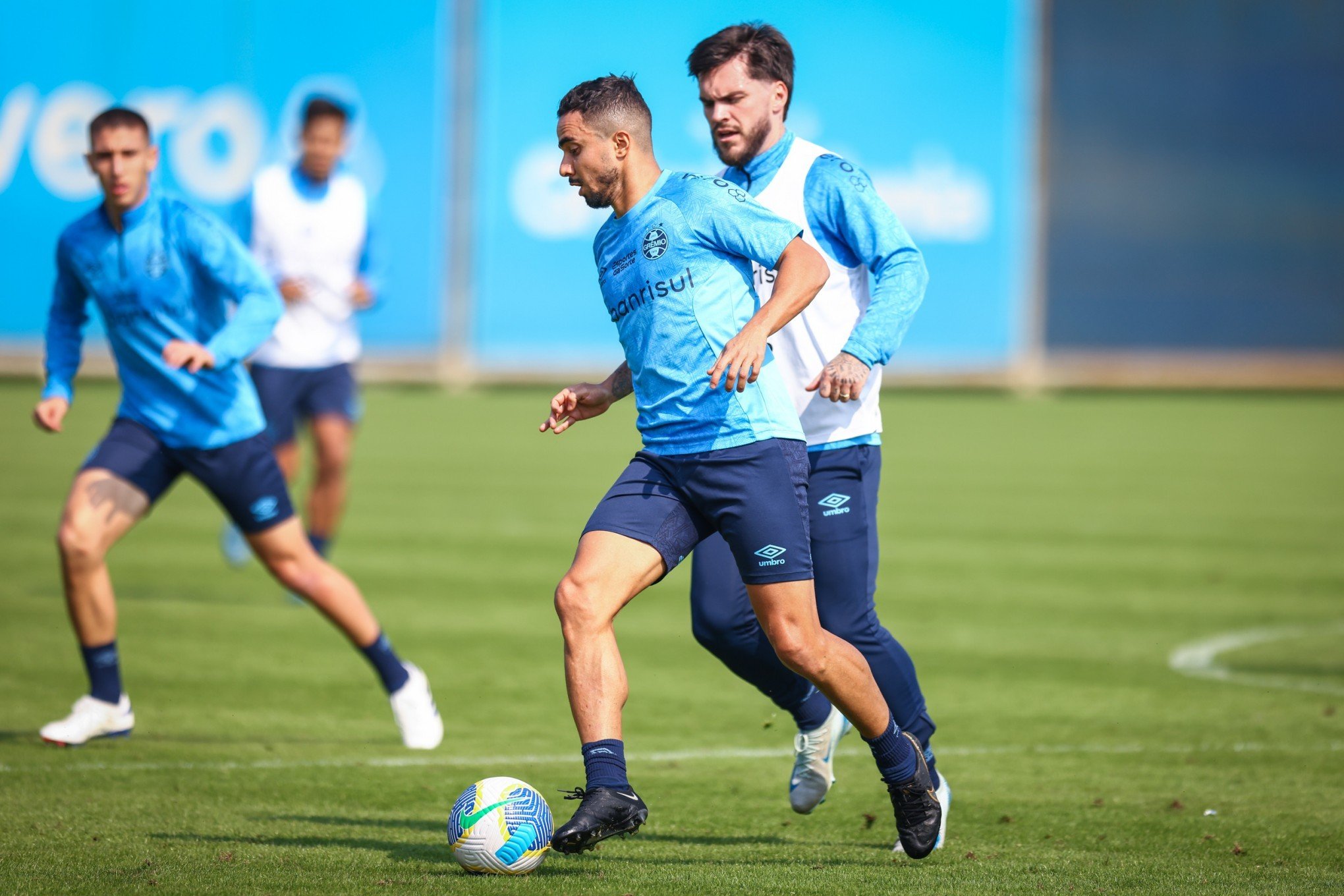 Grêmio deve enfrentar o Bahia com time reserva no sábado