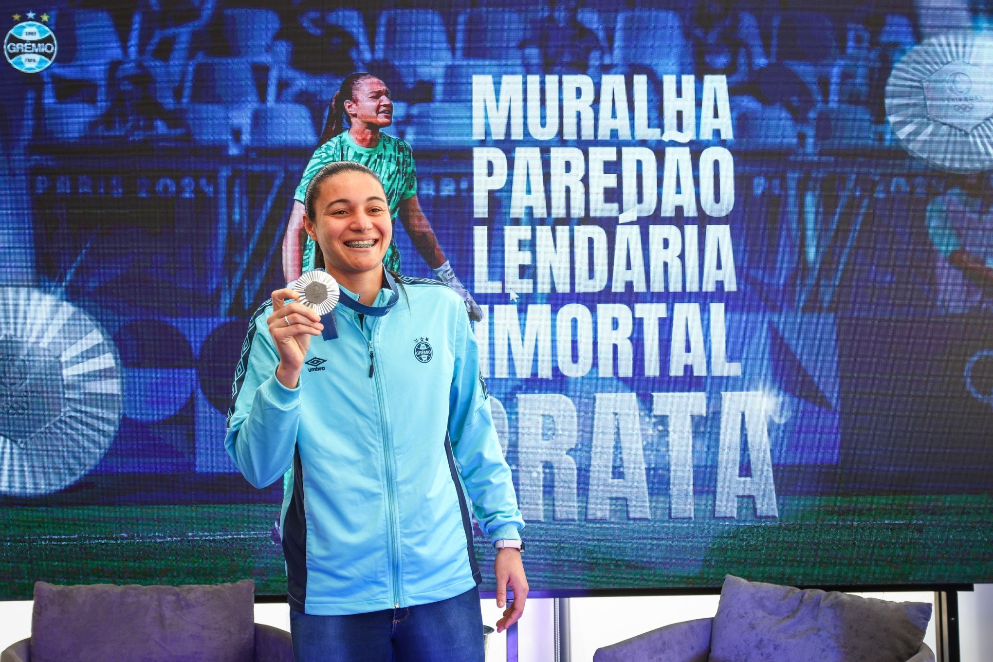 Lorena é homenageada pelo Grêmio após medalha de prata nos Jogos de Paris