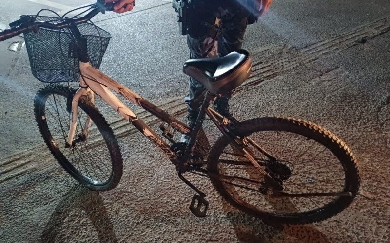 Bicicleta acabou apreendida durante ocorrência no bairro Mathias Velho