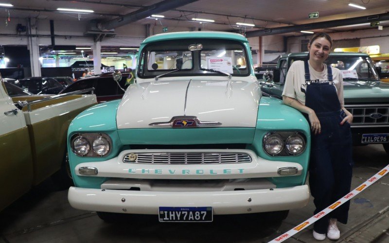 Thais Eger e seu Chevrolet Brasil 1963