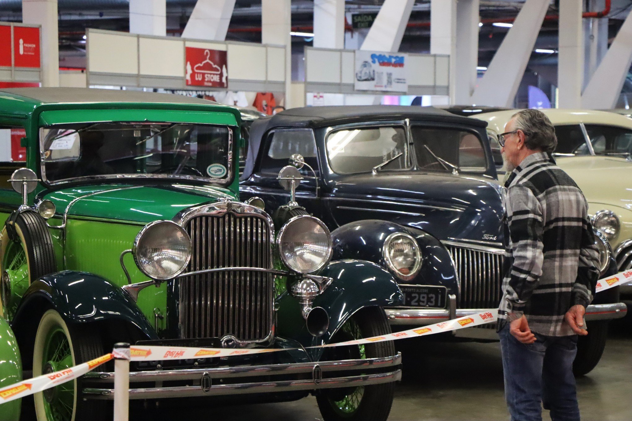 EXPOCLASSIC: Carros inéditos, homenagem a Senna e o amor pelos carros antigos marcam primeiro dia