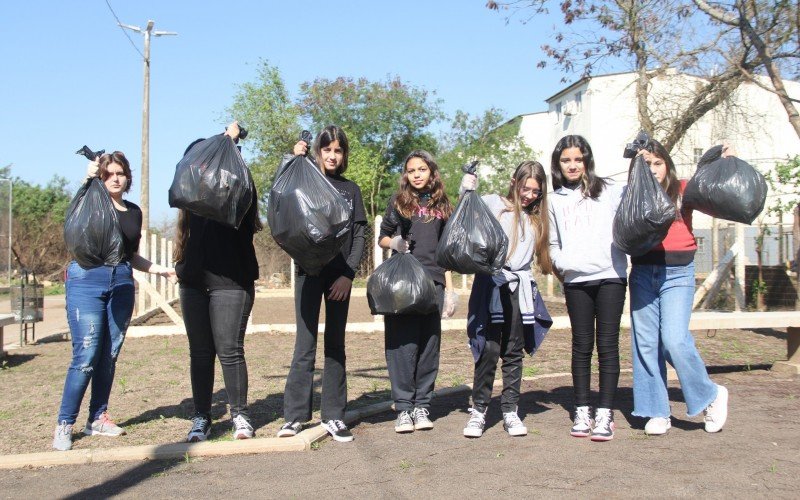 Ação reuniu turmas de Meio Ambiente do Programa Mais Educa da escola Álvaro Luís Nunes, no bairro Campina  