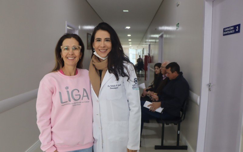 Juliana, da Liga de Campo Bom, e a médica Nathalia | abc+