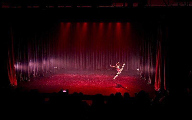 Apresentações lotaram sessões no Centro Municipal de Cultura neste final de semana.