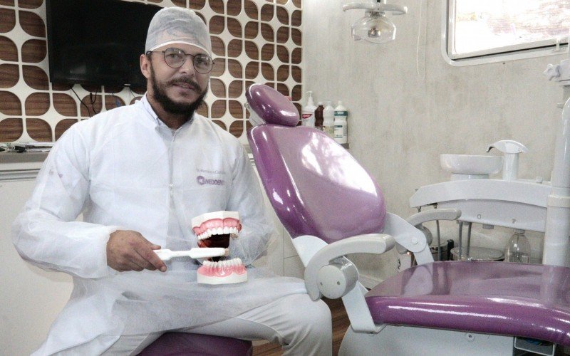 Responsável técnico pelo projeto, o cirurgião-dentista Alexandre Carvalho participa das atividades itinerantes desde 2016 | abc+