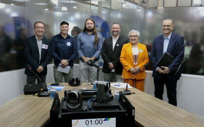 Debate aconteceu na manhã desta quarta-feira (21) e teve participação dos seis concorrentes | abc+