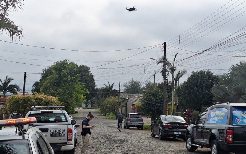 IGP periciou o local para tentar identificar as causas do incêndio que matou a aposentada no bairro Lago Azul, em Estância Velha