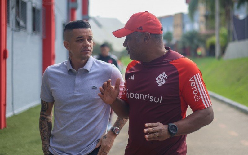  D'Alessandro com Roger Machado no treino desta quinta-feira | abc+