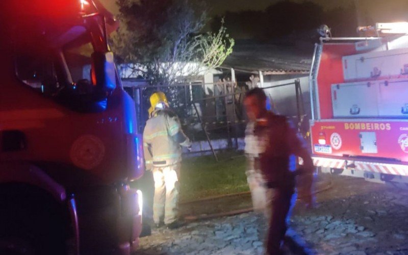 Moradora morre durante incêndio que destruiu casa em Estância Velha | abc+