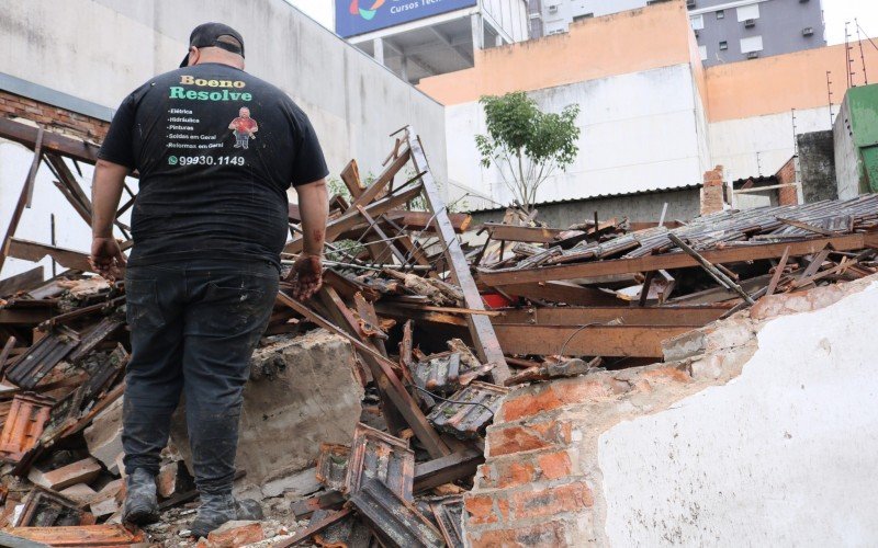 Casa desaba na Rua Imperatriz Leopoldina, em Novo Hamburgo | abc+