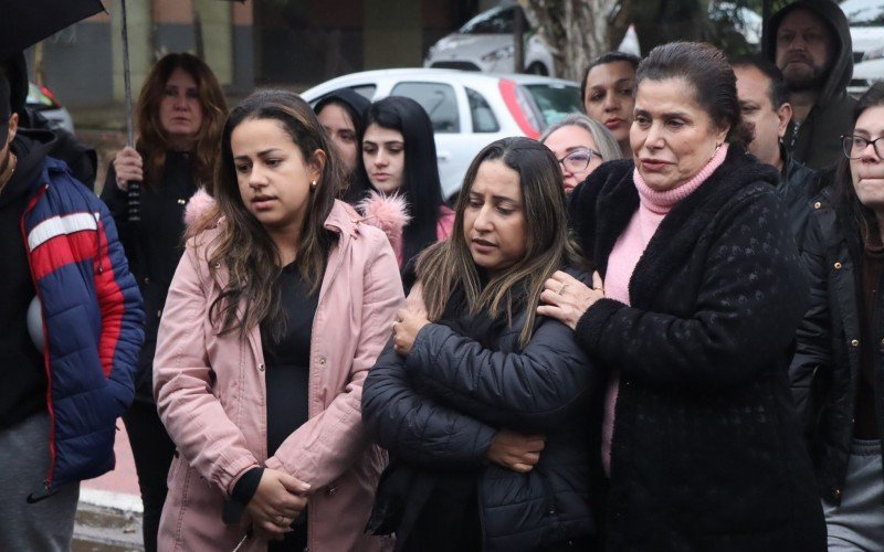 Hevelin, Elisiane e Clarete encontraram umas na outras o conforto durante a homenagem