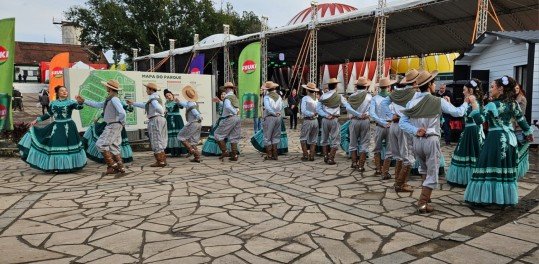 Apresentação da invernada juvenil do CTG Rodeio de Encruzilhada na abertura da 47ª Expointer