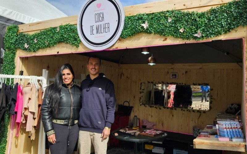 Gabriele Oliveira e Eduardo Lopes estão na Expointer pela primeira vez com a loja Coisa de Mulher