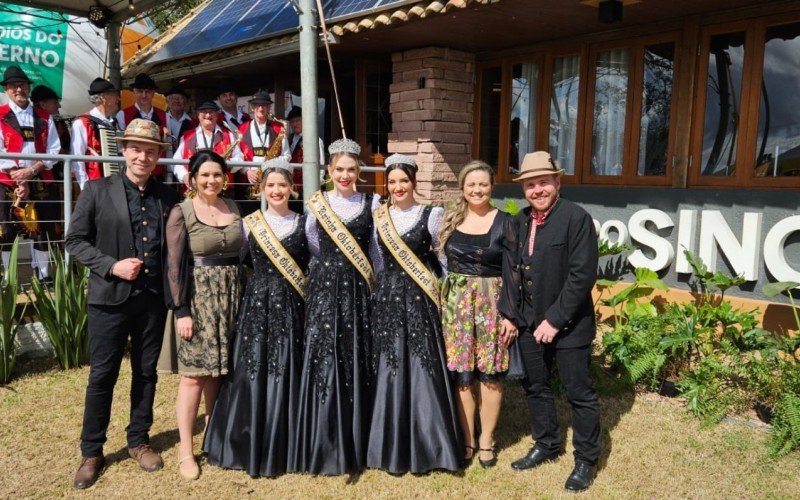 Comitiva da Oktoberfest de Igrejinha visitou a Casa de Campo do Grupo Sinos na Expointer