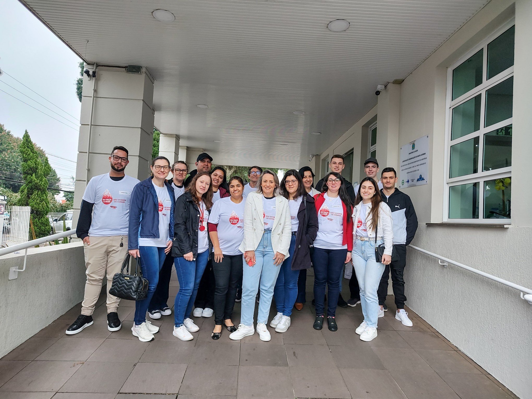 "'Gota a gota, doamos vida": Colaboradores do Grupo Herval se mobilizam para doar sangue no Hemovida