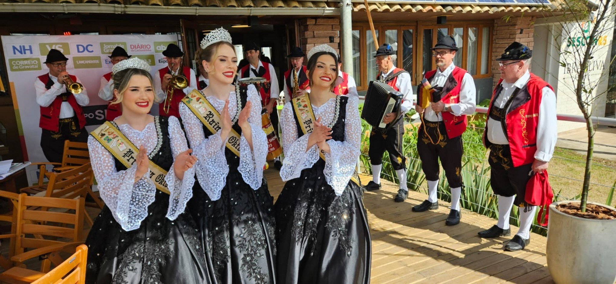 Comitiva da Oktoberfest de Igrejinha visita a Casa de Campo do Grupo Sinos