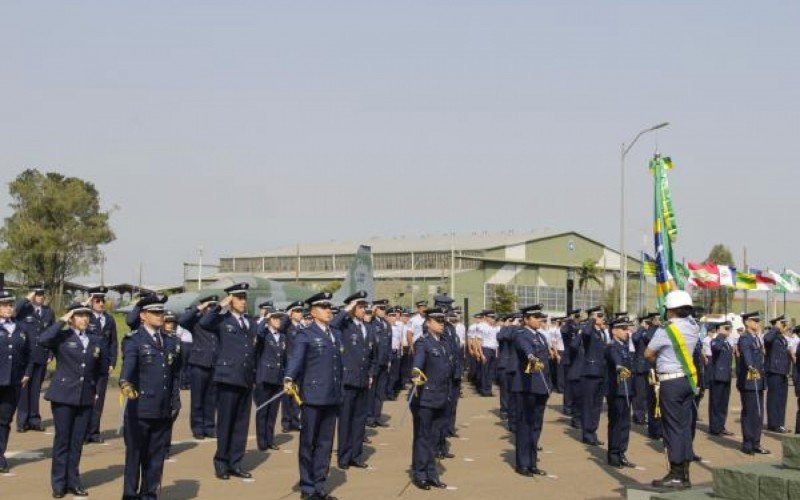 Cerimônia comemorou aniversário da base militar