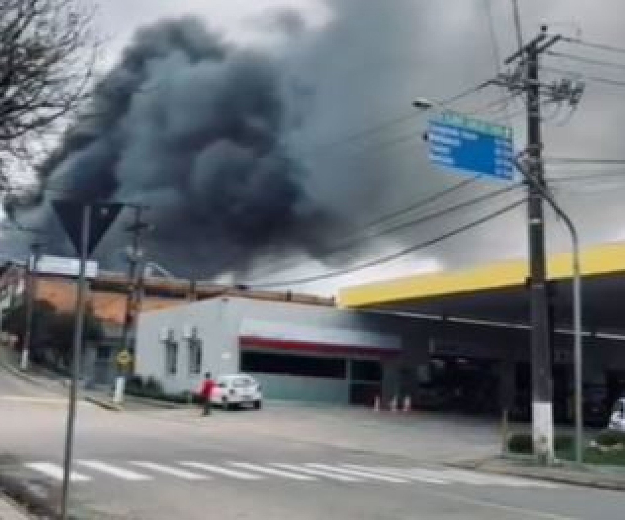 VÍDEO: Incêndio consome fábrica de chocolates na Serra gaúcha