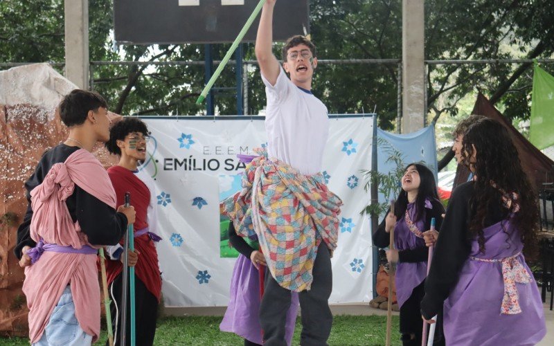 Dança Adumu, da Tanzânia, foi trazida por turma do 1.º ano da escola