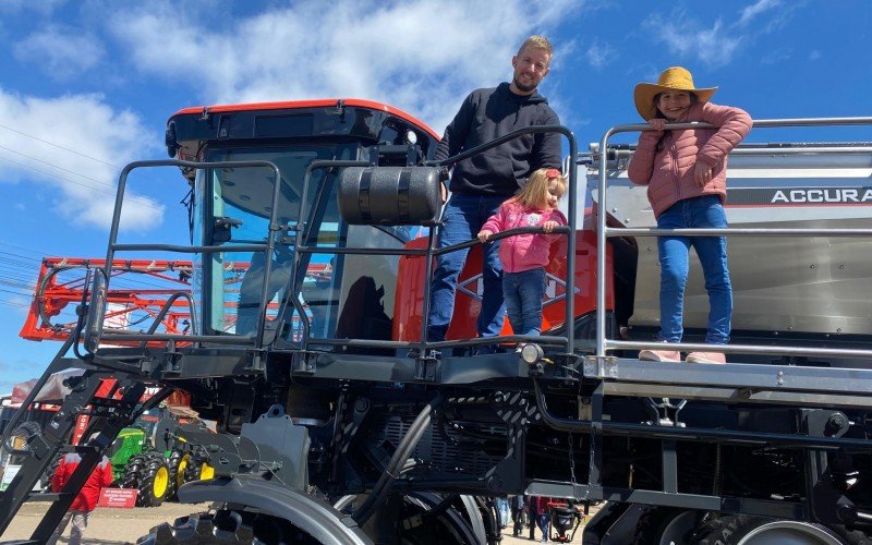 Setor de máquinas e equipamentos atrai visitantes na Expointer | abc+