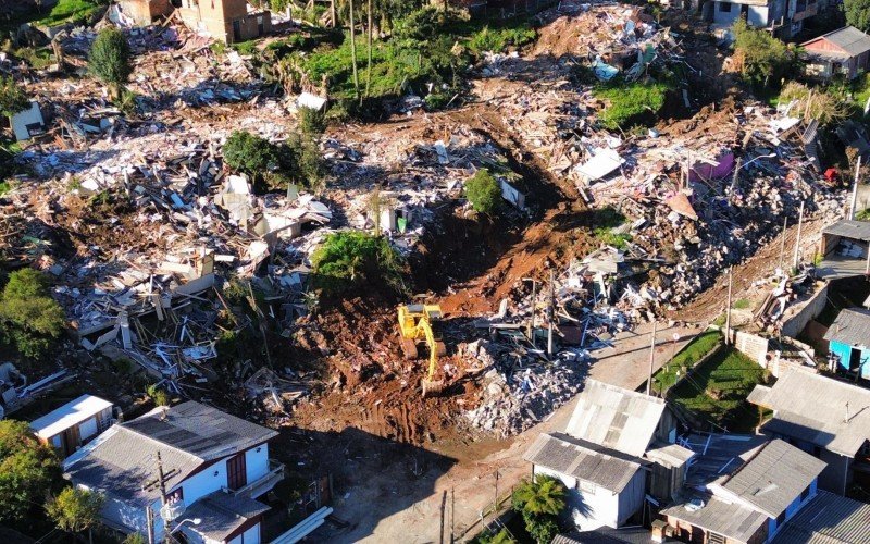 Casas do bairro Piratini são demolidas após processo de desapropriação