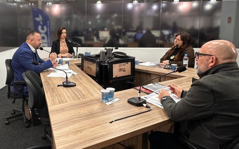 Professora Sirlei (Republicanos), Titinho (PL) e Vinícius Carniel (PDT) participaram do debate | abc+