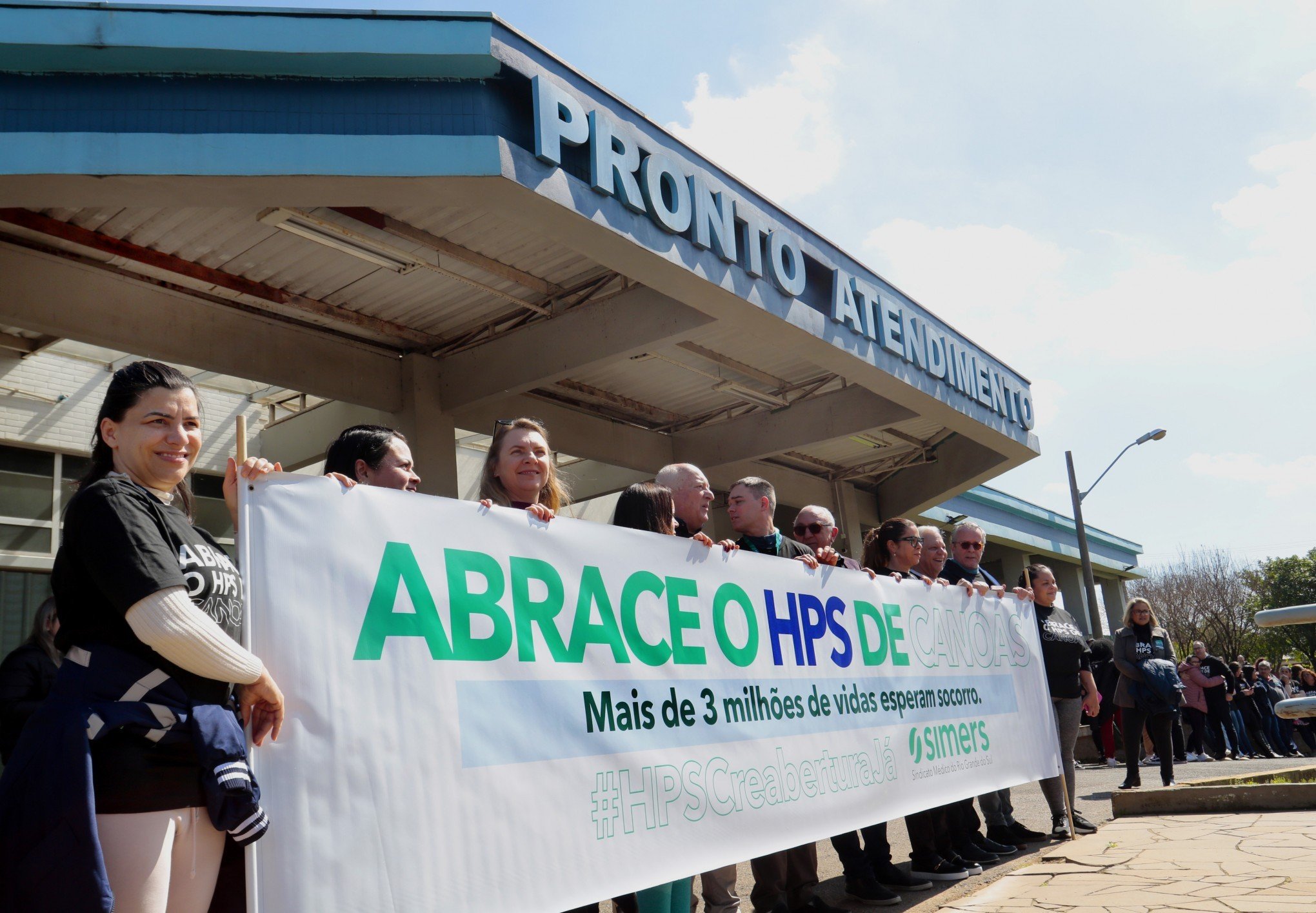 Abraço ao Hospital de Pronto Socorro de Canoas simboliza demanda por reabertura