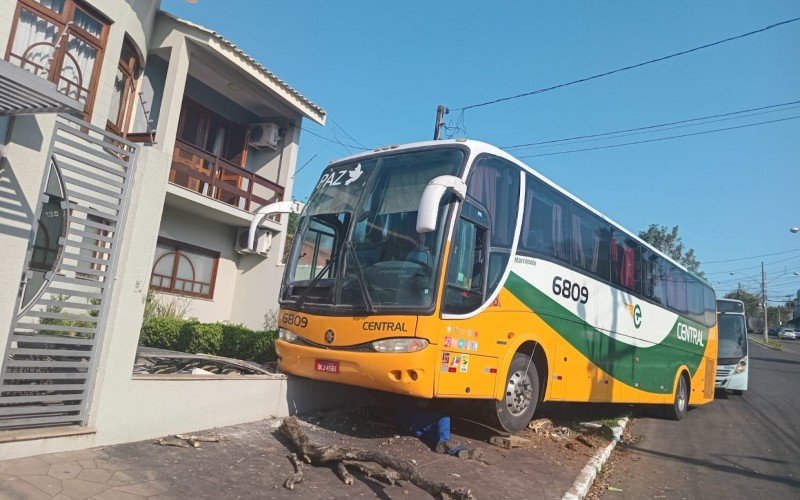 Acidente aconteceu no início da tarde desta quarta-feira (28) em Canoas