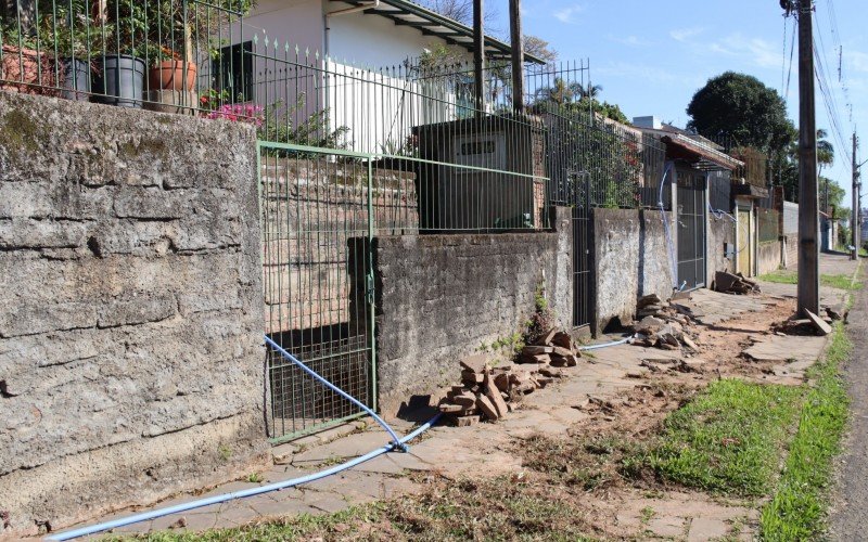 Trecho da calçada da Rua Cuiabá está em obras