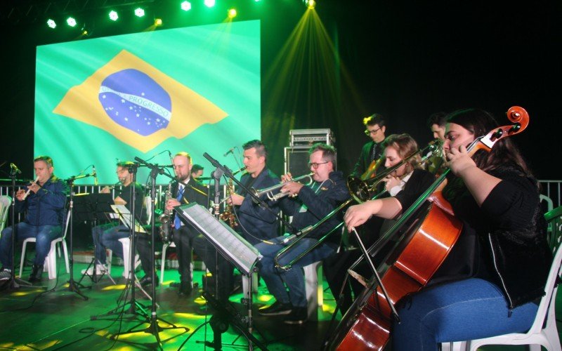 Hino nacional brasileiro foi executado pelos regentes do evento