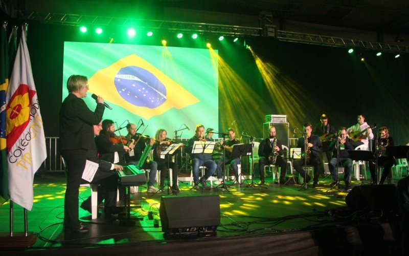 Hino nacional brasileiro foi executado pelos regentes do evento