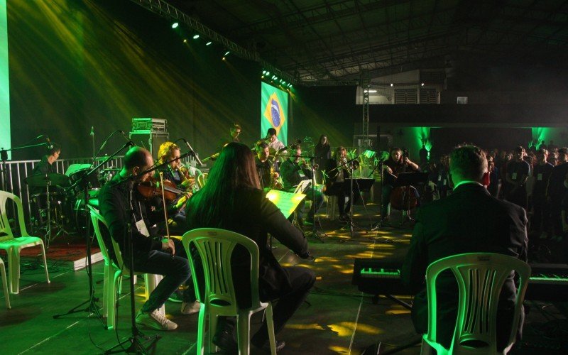 Hino nacional brasileiro foi executado pelos regentes do evento