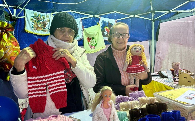 Maria Helena Machado, 71 anos, e Neli Maximiano Martha, 67, expõe nas esferas da Expointer