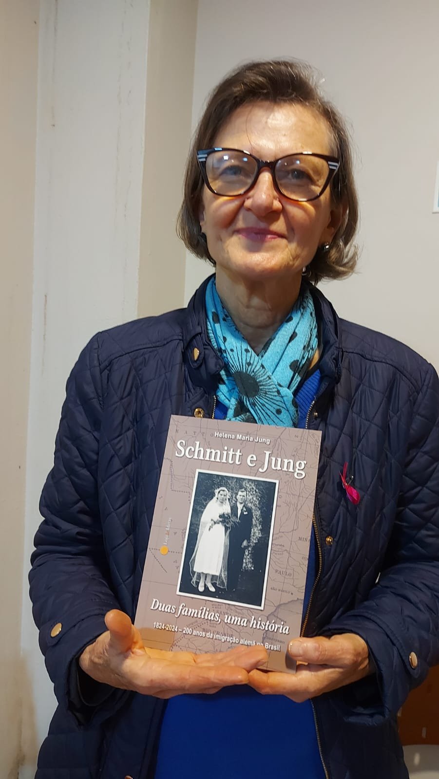 Professora de São Leopoldo lança livro sobre as famílias Jung e Schmitt