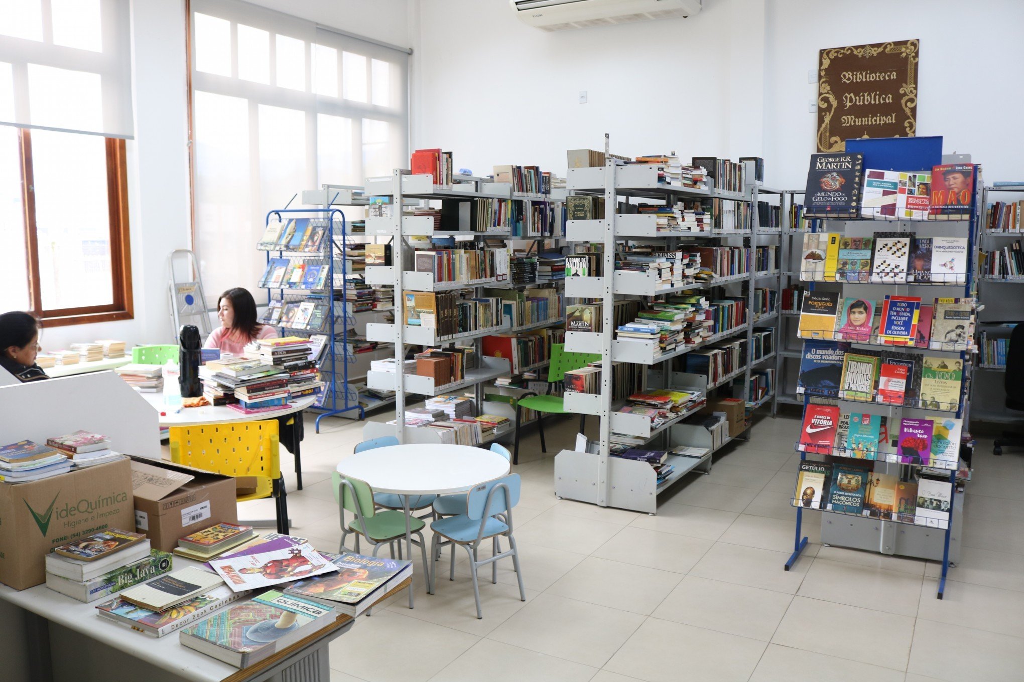 Biblioteca Pública Professor Gustavo Adolfo Koetz está instalada no Centro de Eventos Prefeito Selson Flesch | abc+