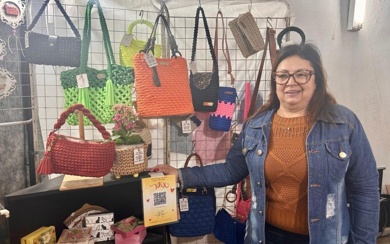 A artesã Neusa da Silva, 60, está pela primeira vez expondo nas esferas da Expointer