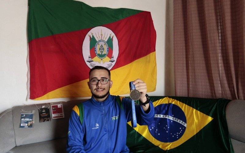 Enrique Silveira conquistou medalha de outo na Olimpíada do Conhecimento do Senai, em 2021