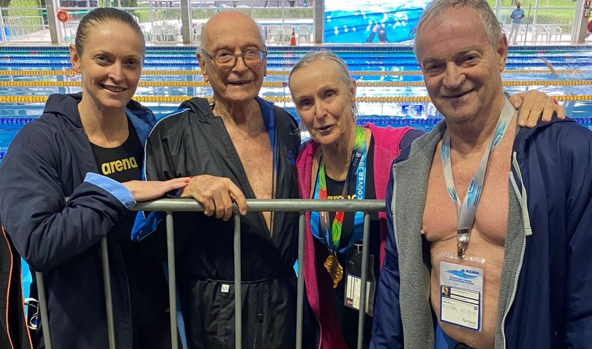 Atleta de 99 anos bate recorde mundial de natação