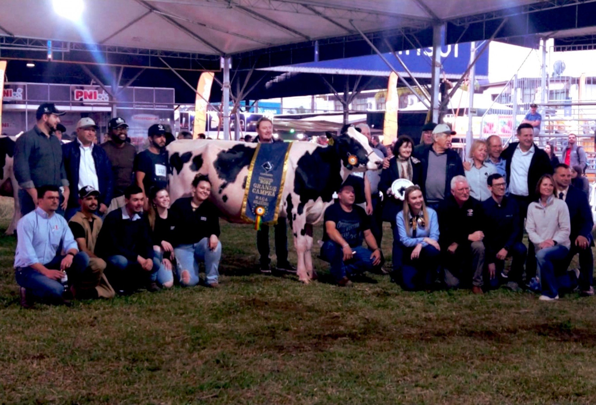 É de Salvador do Sul a grande campeã da raça holandesa na 47ª Expointer