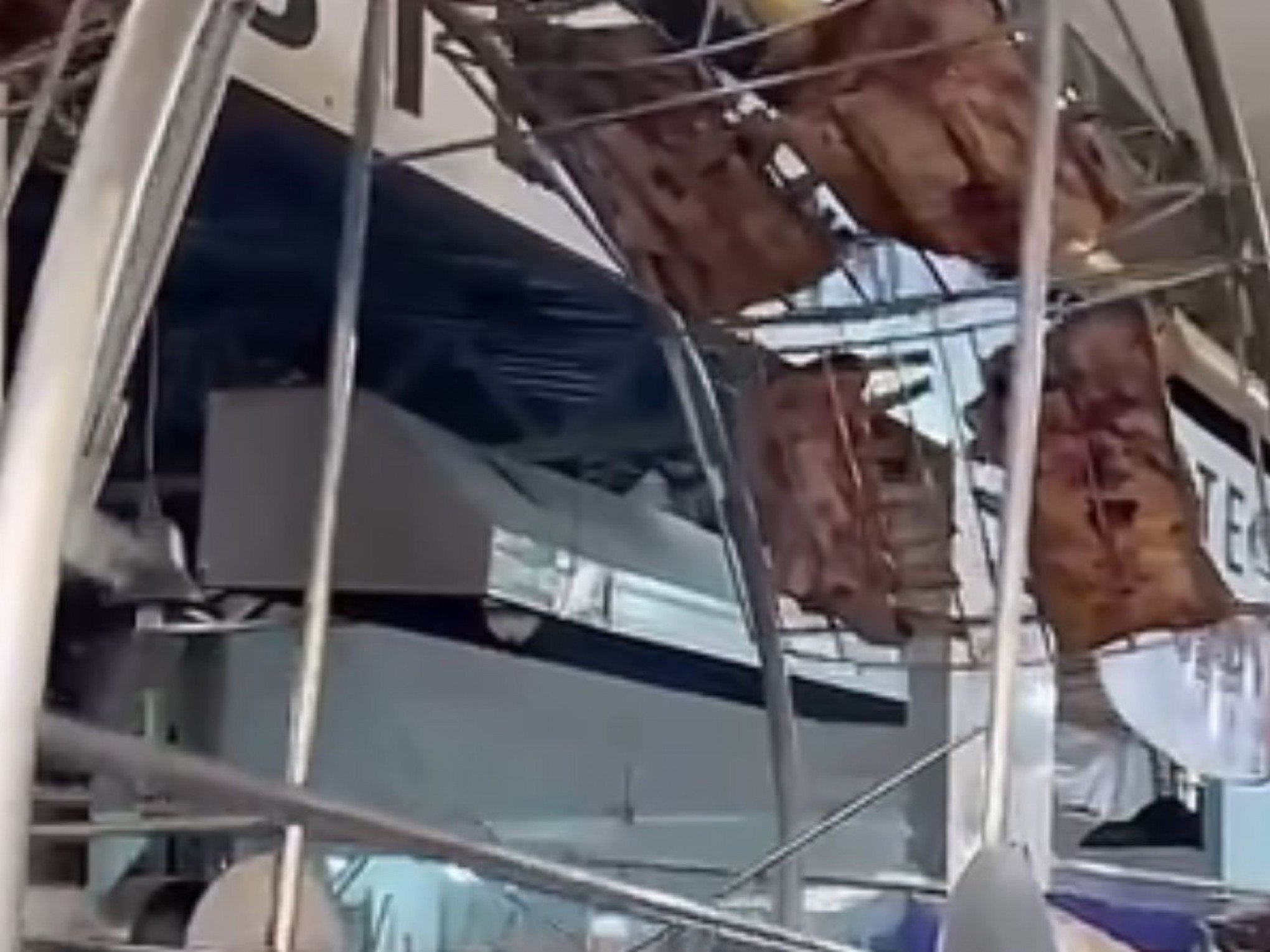 EXPOINTER 2024: Vídeo mostra roda-gigante de churrasco de costelão; veja