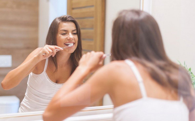 Será que todo sabem o jeito correto de escovar os dentes? | abc+